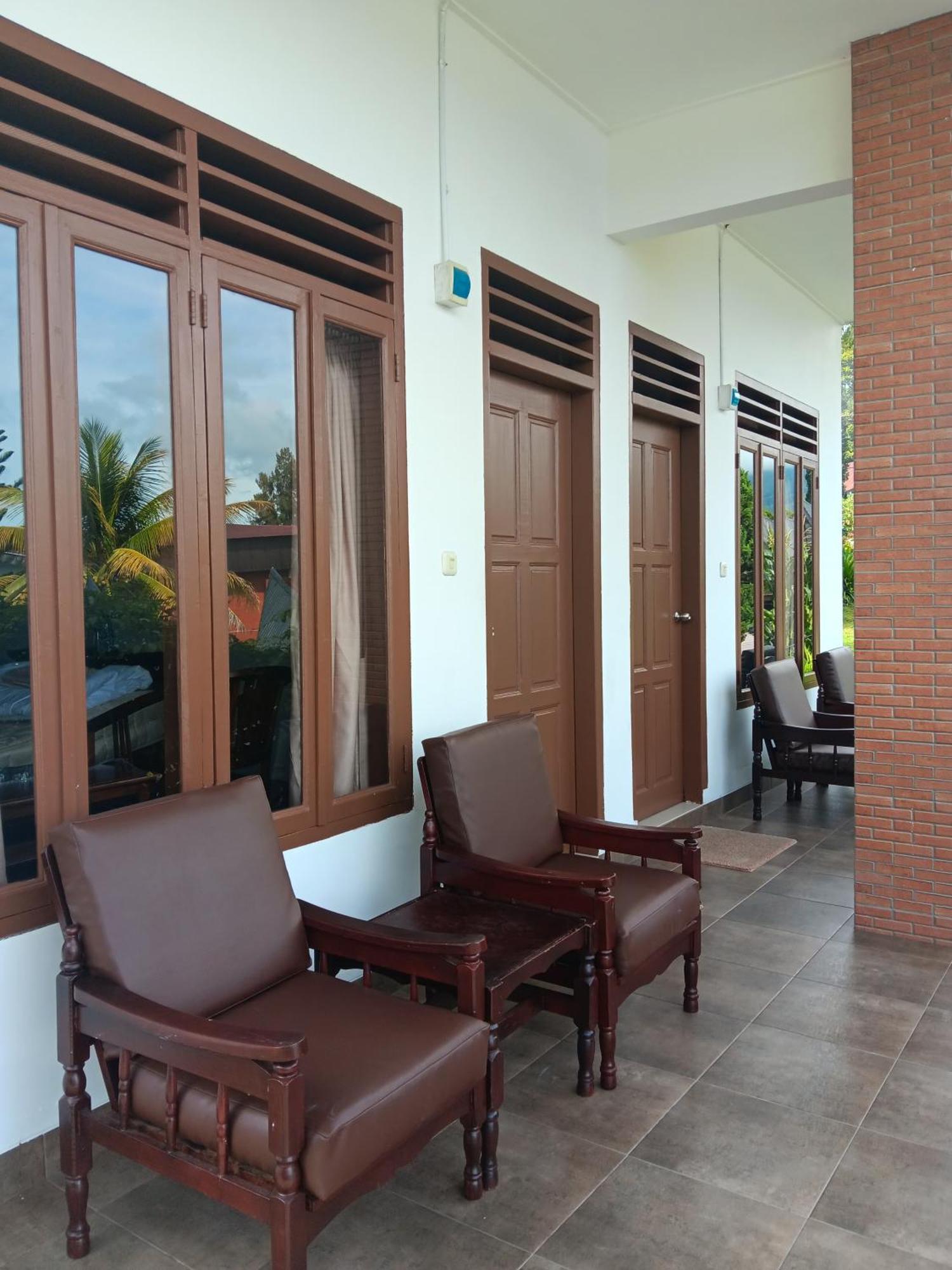 Toledo Inn Tuk Tuk Exterior photo